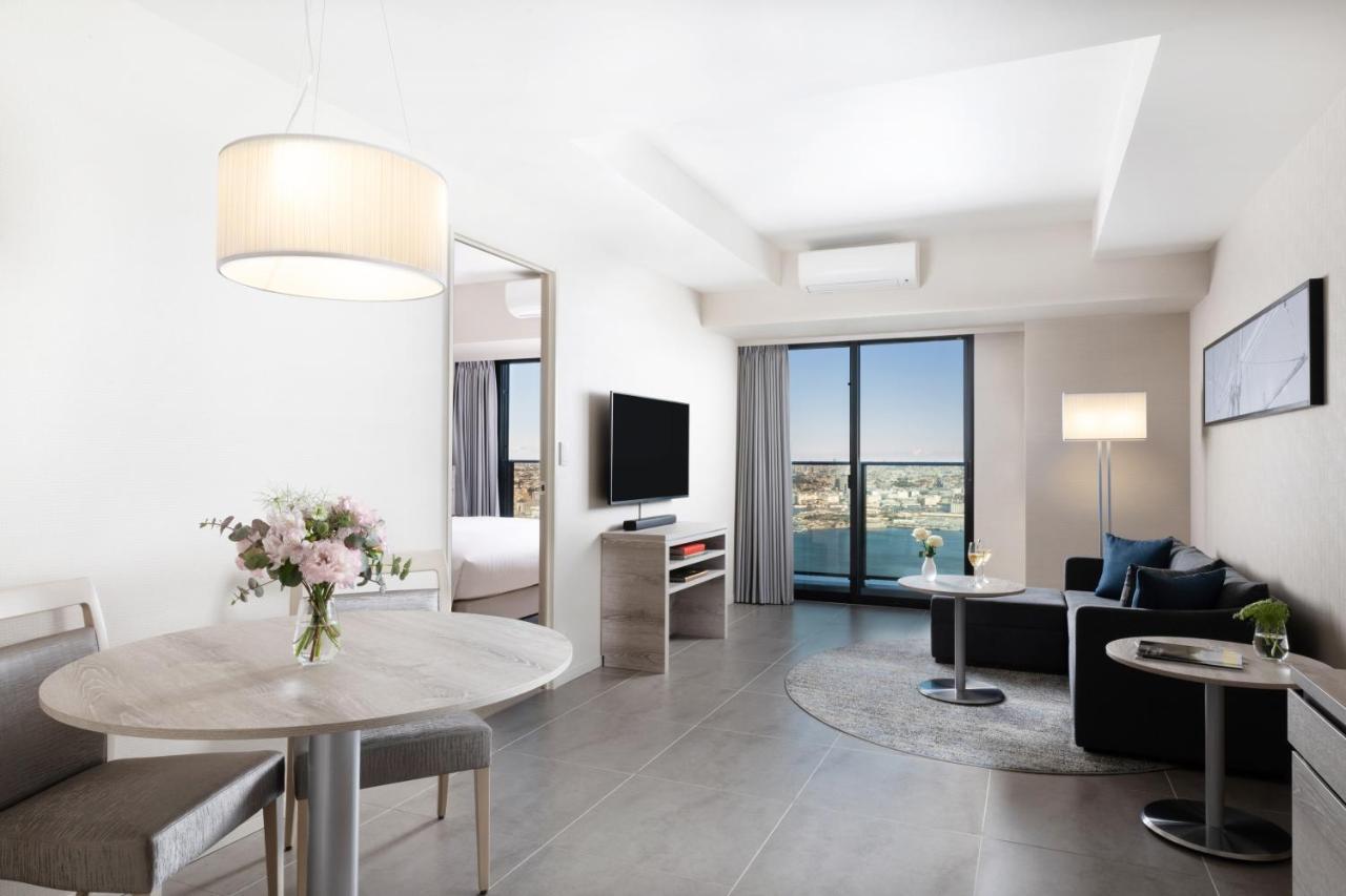 Oakwood Suites Yokohama 横滨 外观 照片 A two-bedroom apartment at the hotel