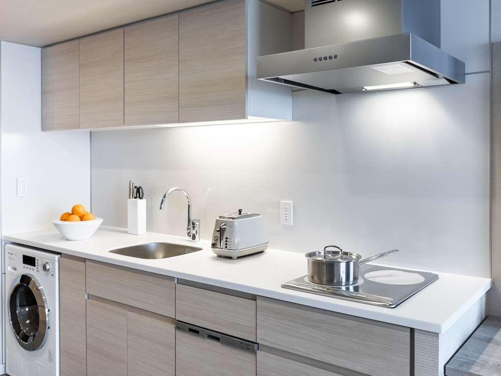 Oakwood Suites Yokohama 横滨 外观 照片 A modern kitchen