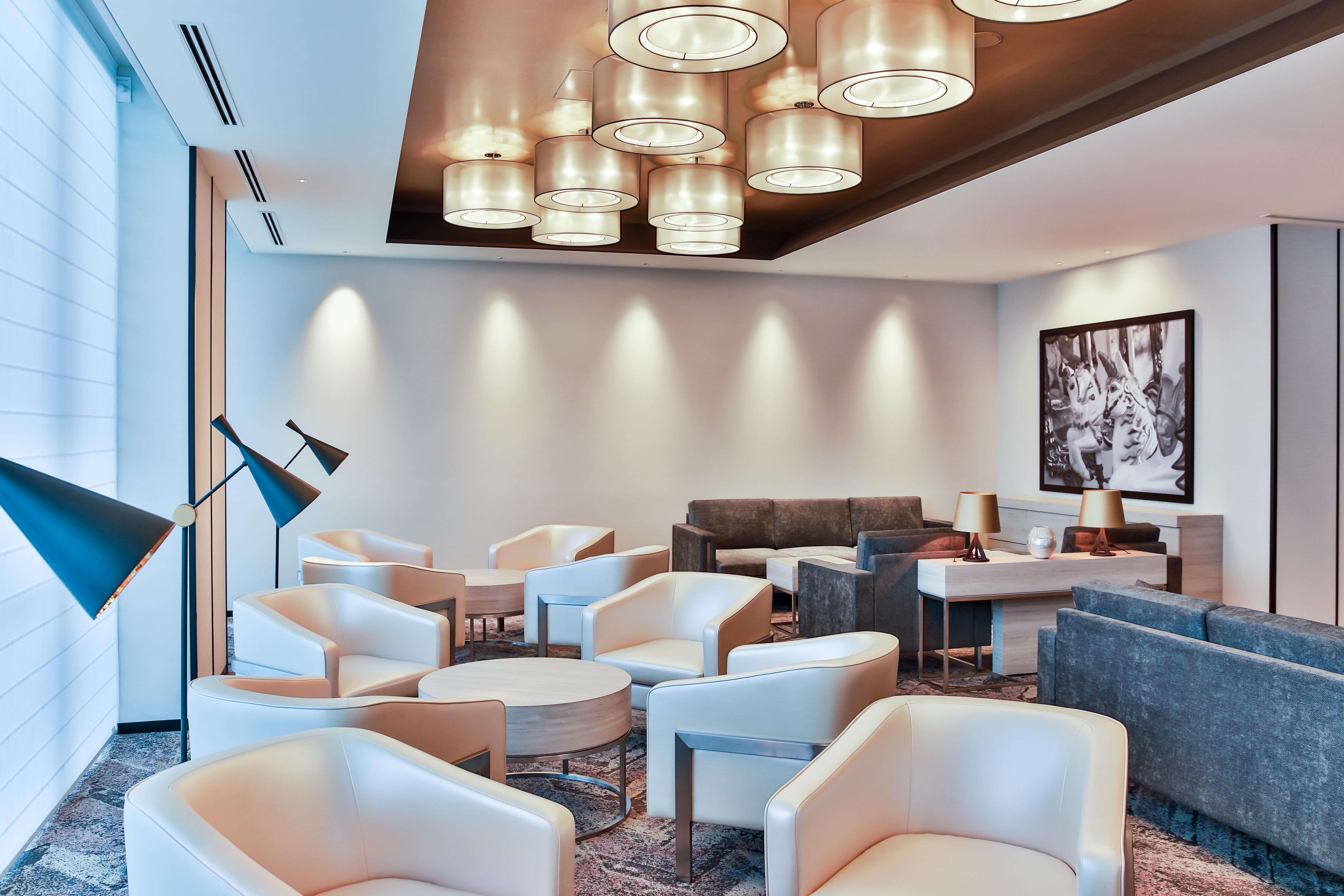 Oakwood Suites Yokohama 横滨 外观 照片 The lounge at the airport