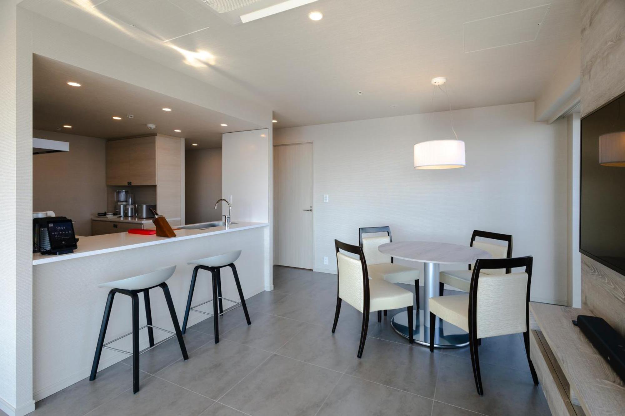 Oakwood Suites Yokohama 横滨 外观 照片 A modern Japanese apartment